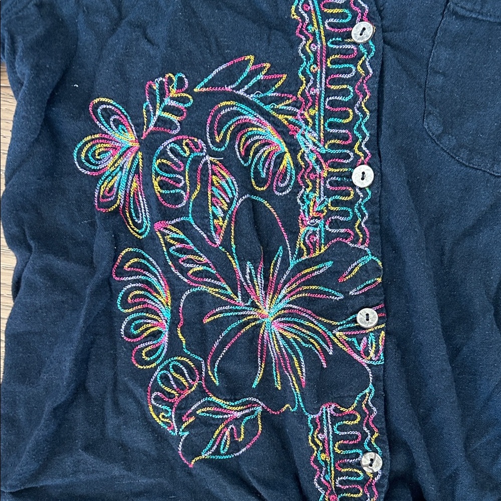 Urban Outfitters Black Shirt with Colorful Embroidery - Picture 3 of 8
